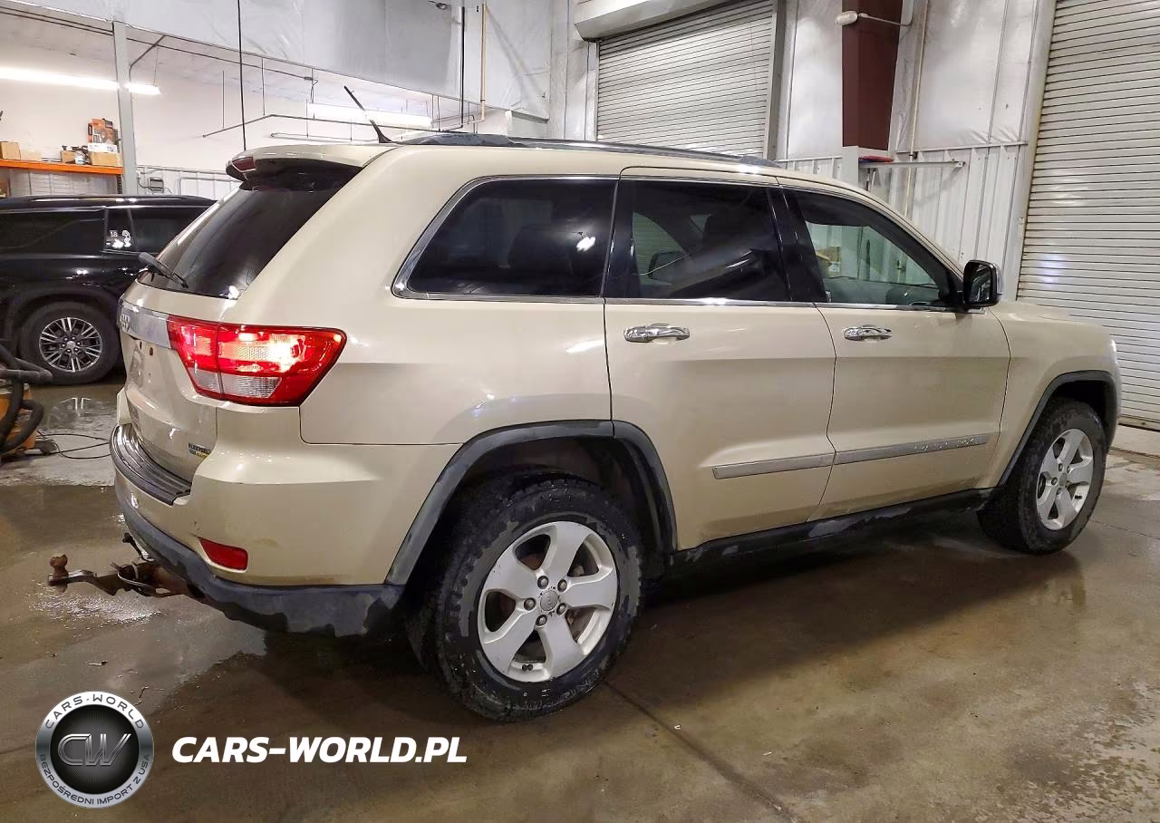 2011 Jeep Grand Cherokee Laredo VIN:1J4RR4GG4BC740928 - 3