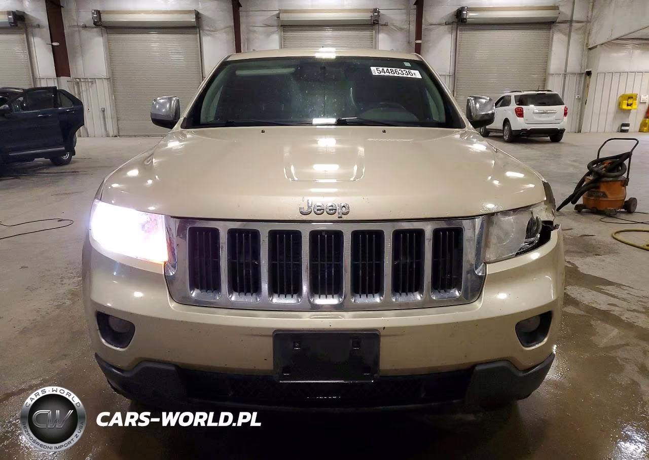 2011 Jeep Grand Cherokee Laredo VIN:1J4RR4GG4BC740928 - 5