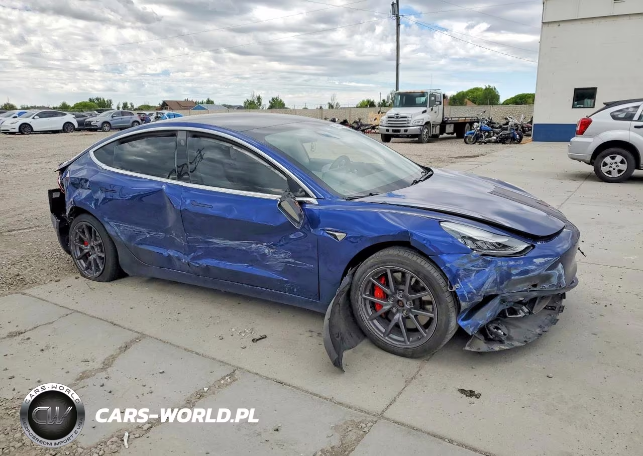 2019 Tesla Model 3 VIN:5YJ3E1EBXKF514702 - 4
