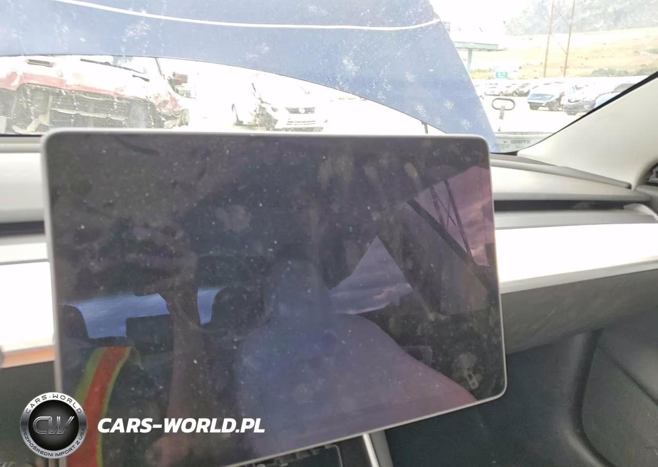 2019 Tesla Model 3 VIN:5YJ3E1EBXKF514702 - 9