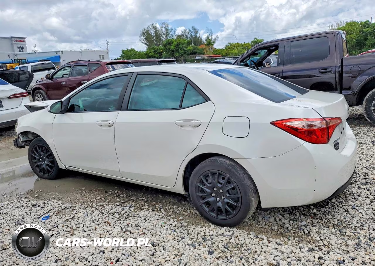 2018 Toyota Corolla Le VIN:5YFBURHE8JP794965 - 2