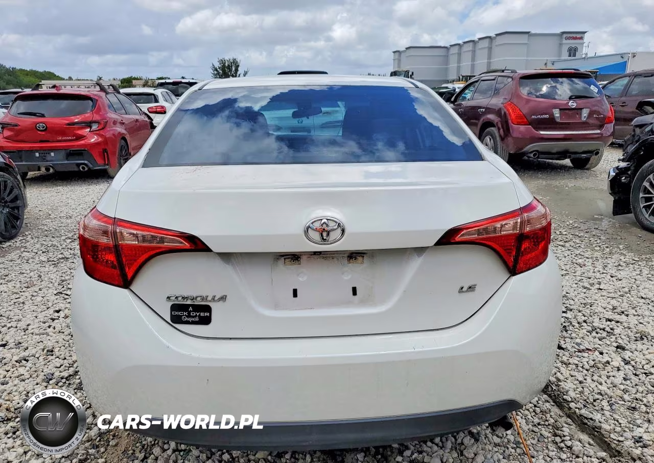 2018 Toyota Corolla Le VIN:5YFBURHE8JP794965 - 6