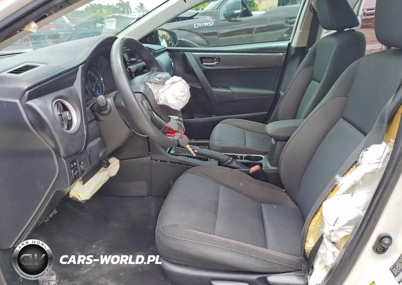 2018 Toyota Corolla Le VIN:5YFBURHE8JP794965 - 7