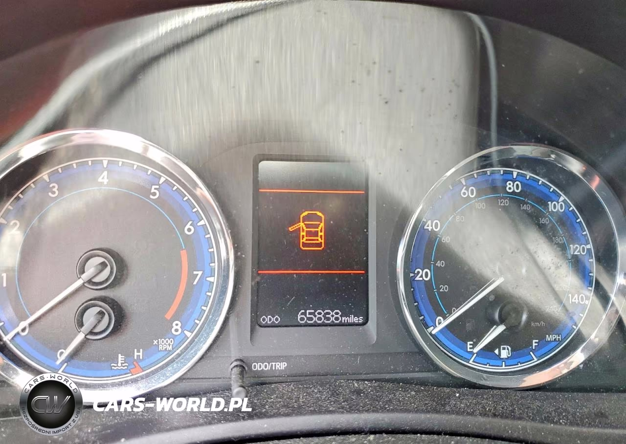 2018 Toyota Corolla Le VIN:5YFBURHE8JP794965 - 9