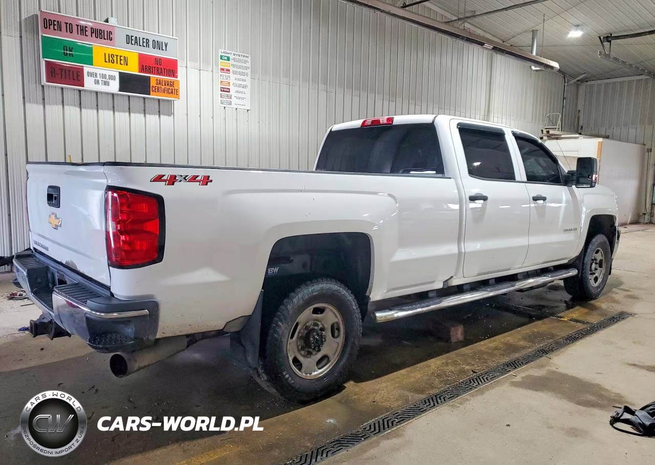 2018 Chevrolet Silverado K2500 Heavy Duty VIN:1GC1KUEY1JF156955 - 3