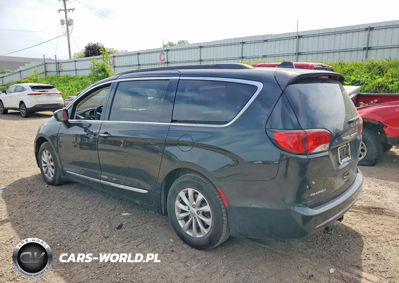2017 Chrysler Pacifica Touring L VIN:2C4RC1BG1HR832401 - 2