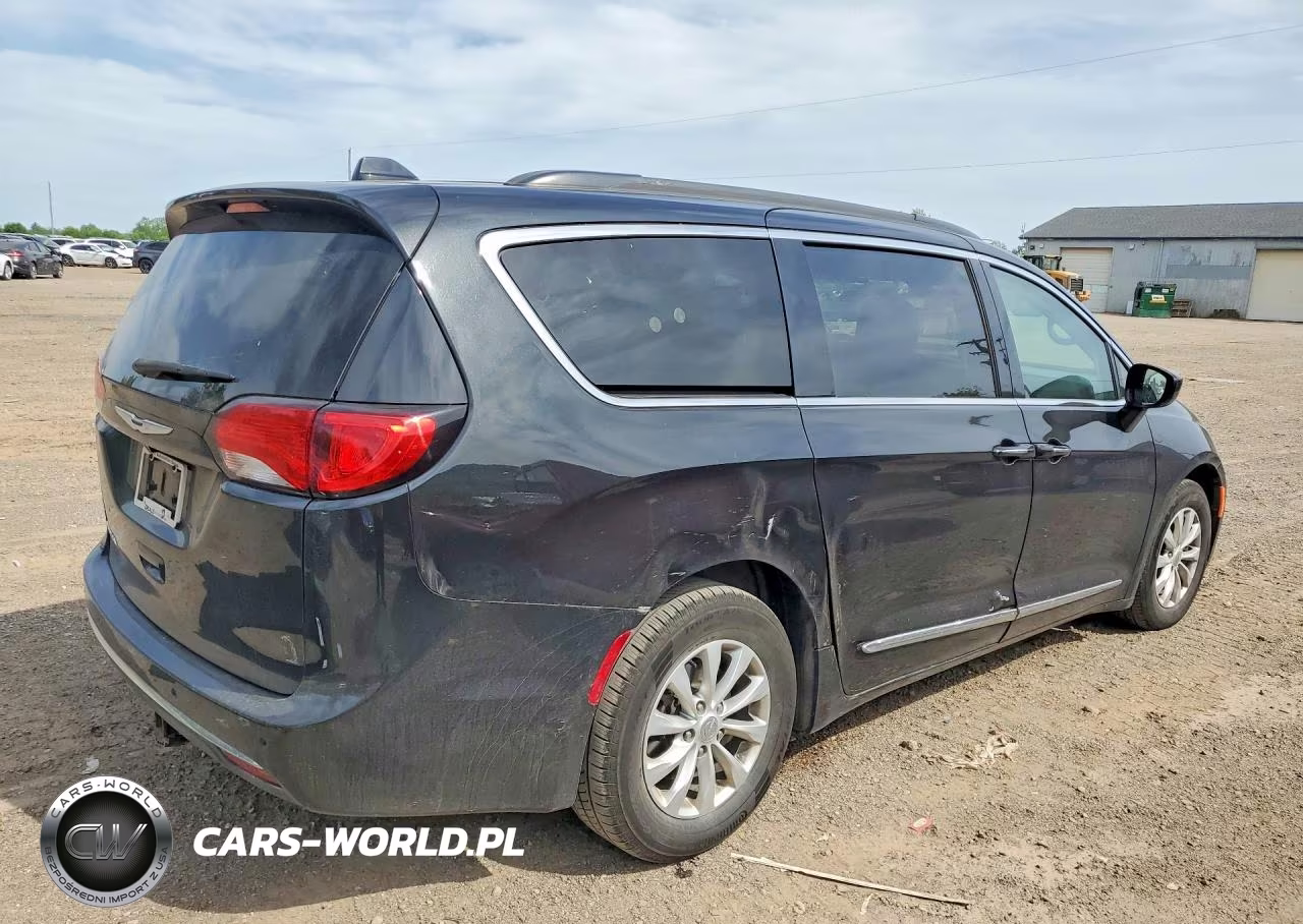 2017 Chrysler Pacifica Touring L VIN:2C4RC1BG1HR832401 - 3