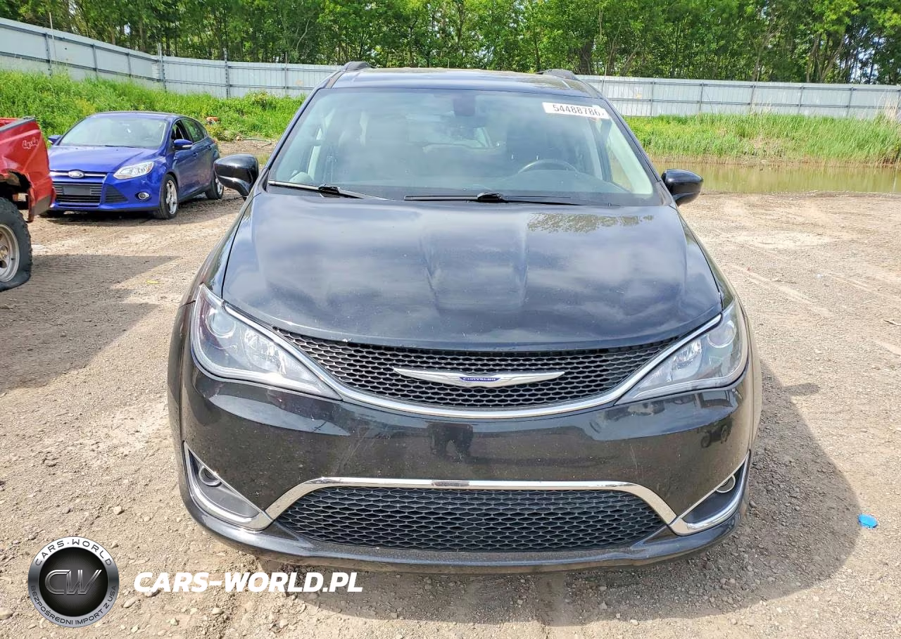 2017 Chrysler Pacifica Touring L VIN:2C4RC1BG1HR832401 - 5