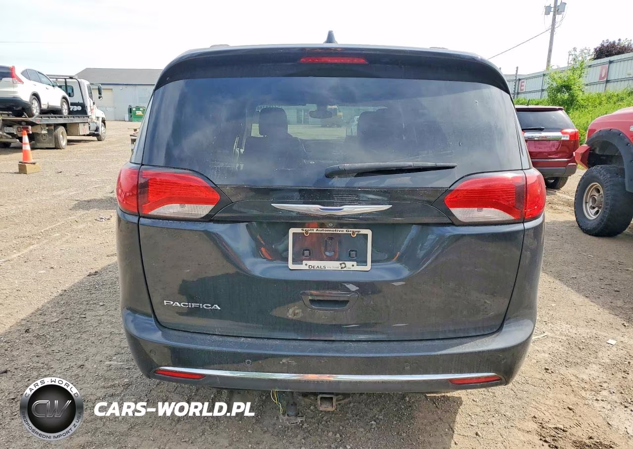 2017 Chrysler Pacifica Touring L VIN:2C4RC1BG1HR832401 - 6