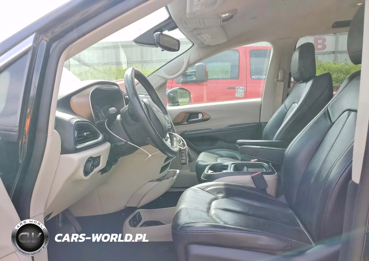 2017 Chrysler Pacifica Touring L VIN:2C4RC1BG1HR832401 - 7