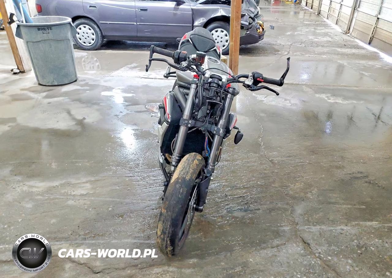 2020 Triu Streettriplrs VIN:SMTA554SXLT975611 - 2