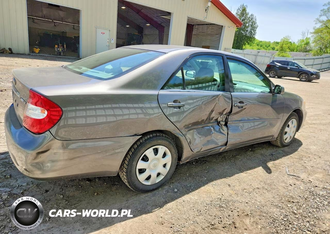 2004 Toyota Camry Le VIN:4T1BE32K04U807848 - 3