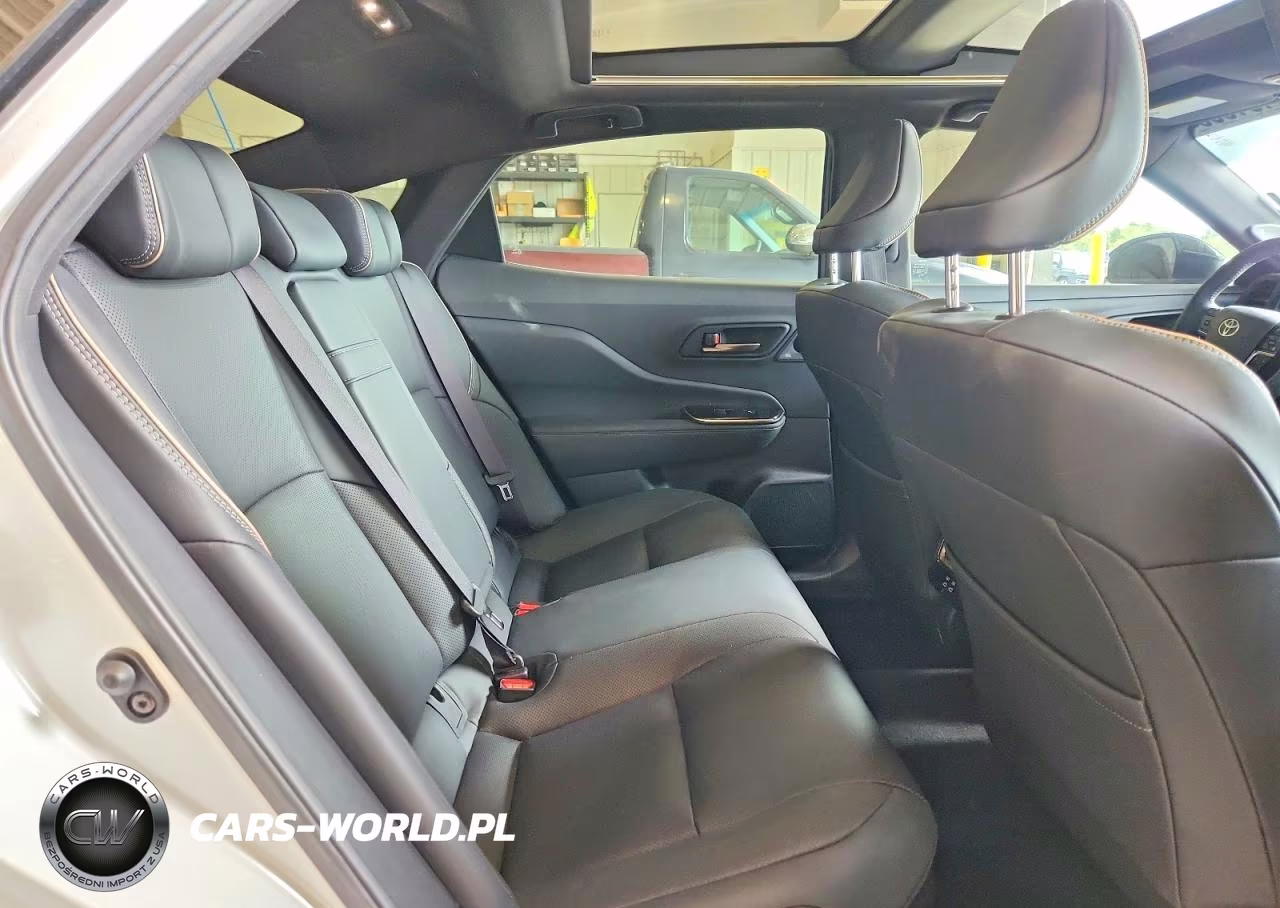 2024 Toyota Crown Platinum VIN:JTDAFAAF9R3005270 - 10
