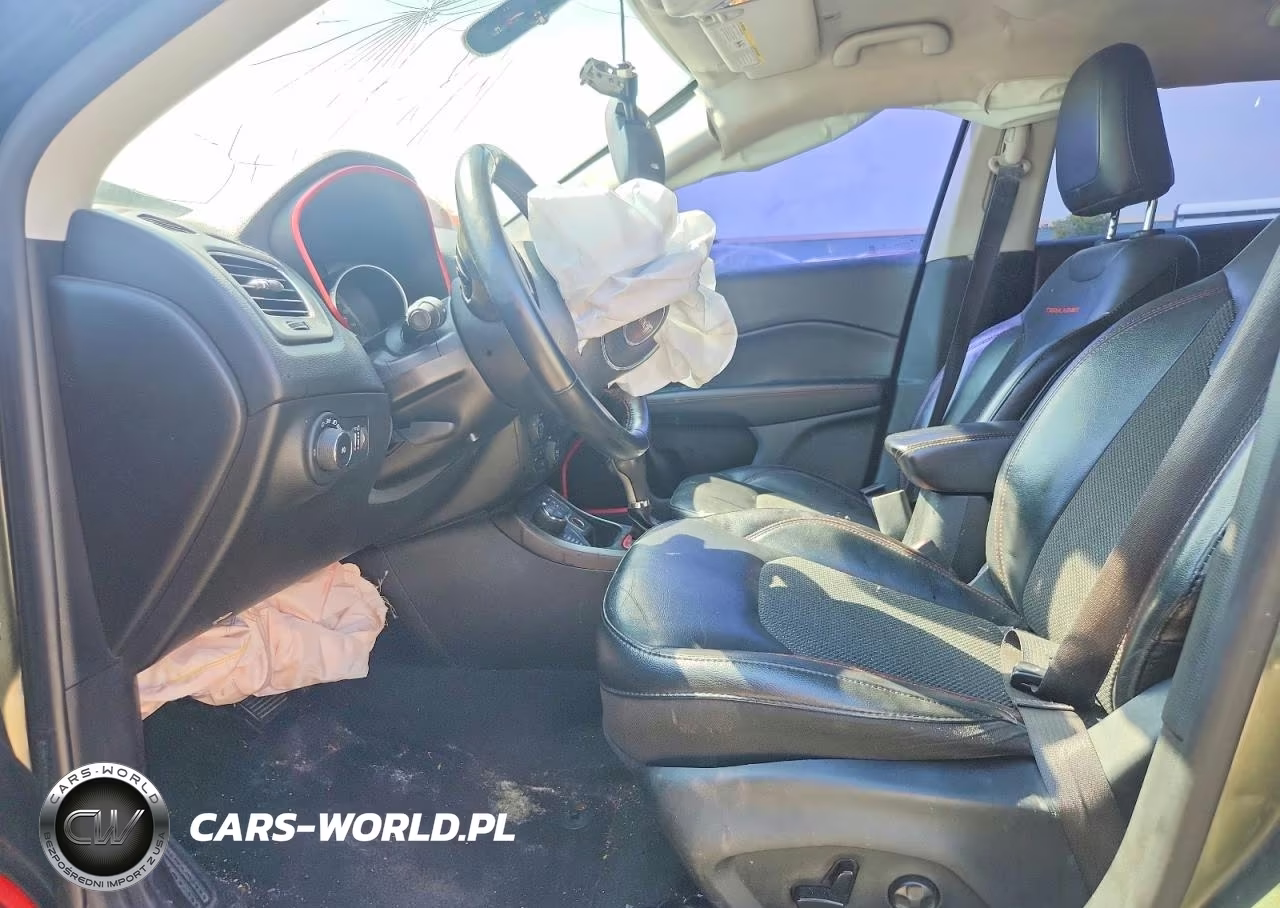 2018 Jeep Compass Trailhawk VIN:3C4NJDDB4JT373648 - 7