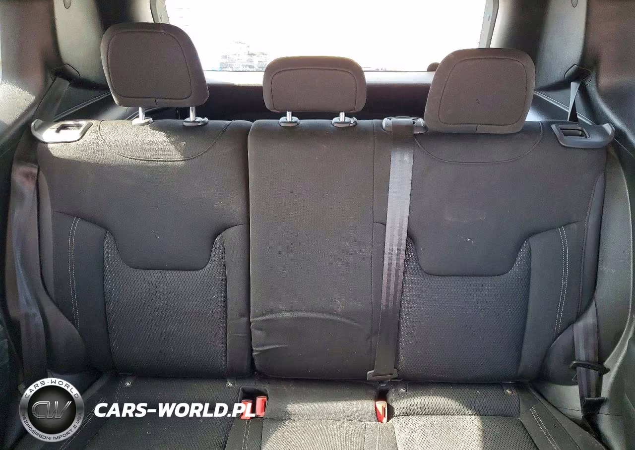 2022 Jeep Renegade Latitude VIN:ZACNJDB18NPN64882 - 11
