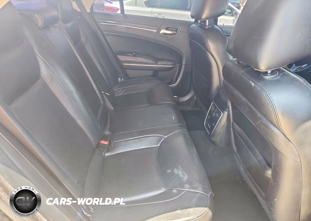 2020 Chrysler 300 Limited VIN:2C3CCAKG1LH116977 - 10