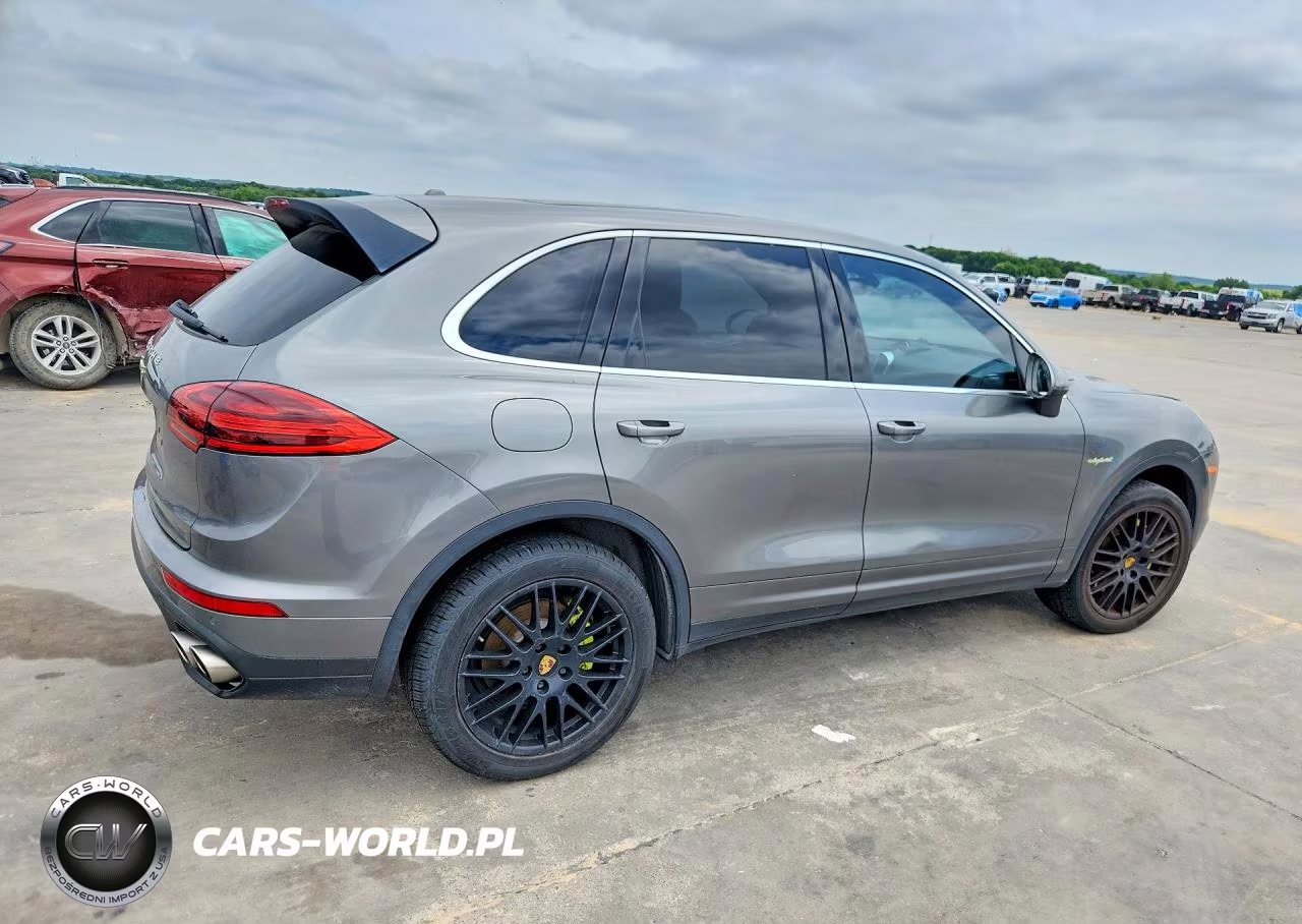 2015 Porsche Cayenne S Hybrid VIN:WP1AE2A2XFLA53845 - 3