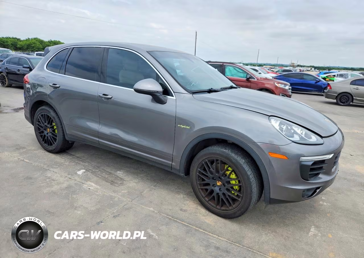 2015 Porsche Cayenne S Hybrid VIN:WP1AE2A2XFLA53845 - 4