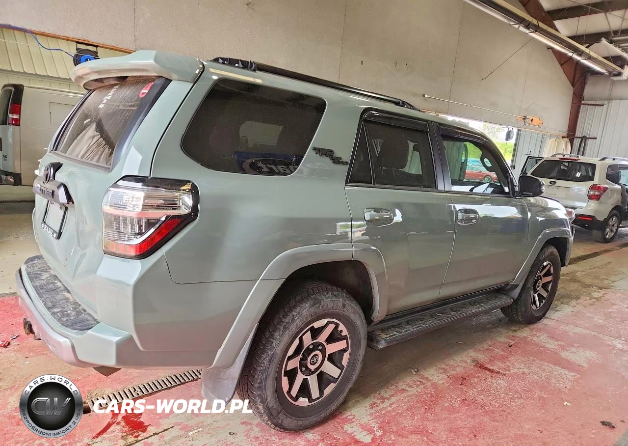 2022 Toyota 4 Runner VIN:JTERU5JR1N6070497 - 3