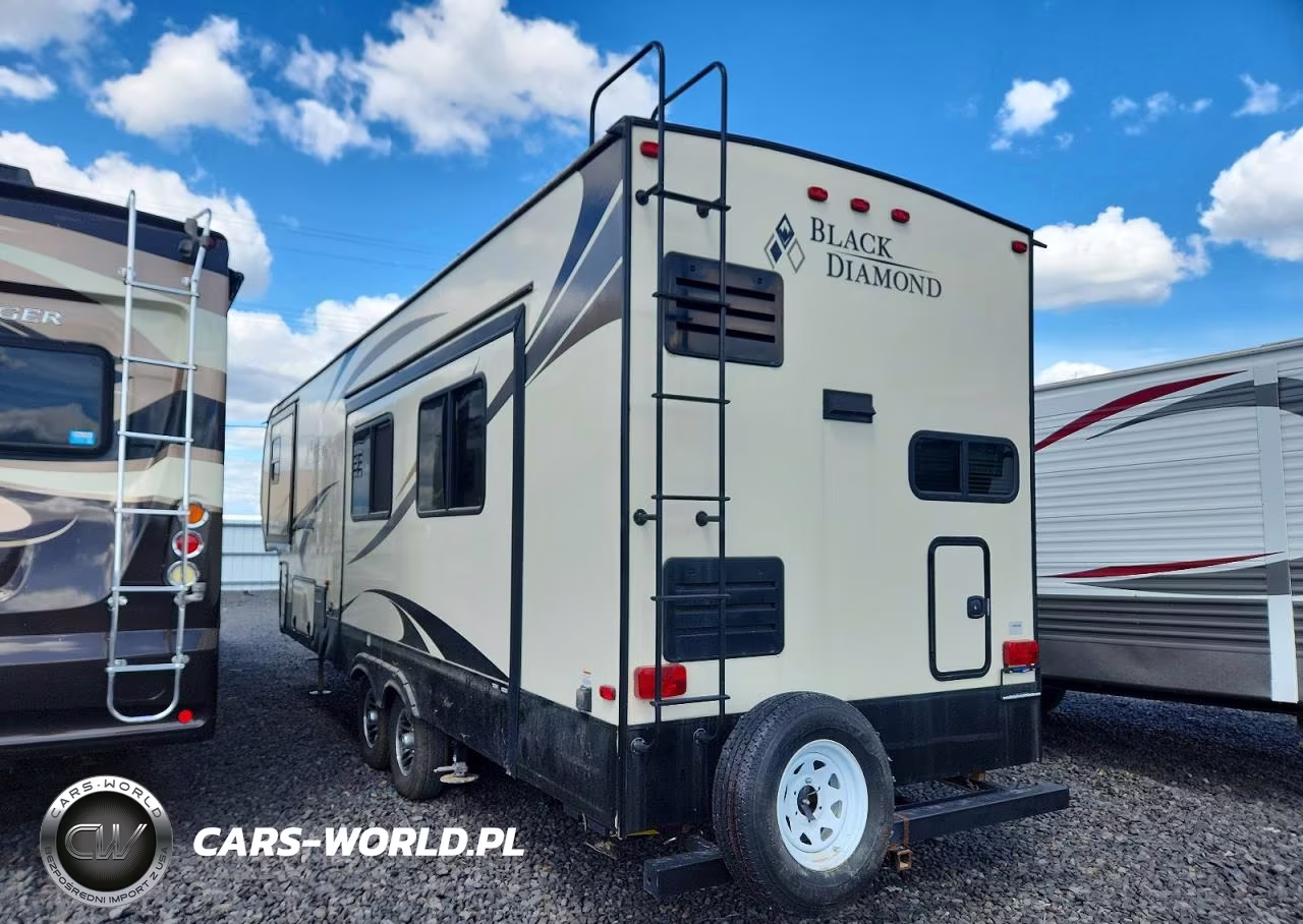 2017 Forrest River Trailers VIN:5ZT3BDUB9HG000817 - 3