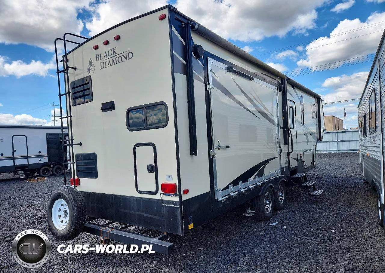 2017 Forrest River Trailers VIN:5ZT3BDUB9HG000817 - 4