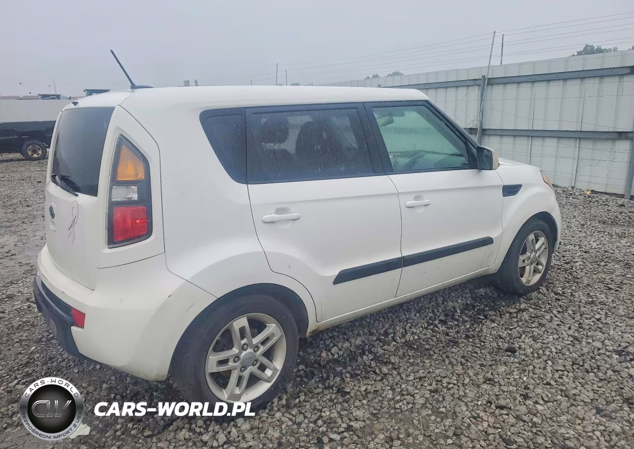 2011 Kia Soul + VIN:KNDJT2A22B7331728 - 3