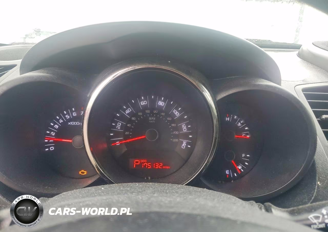 2011 Kia Soul + VIN:KNDJT2A22B7331728 - 9