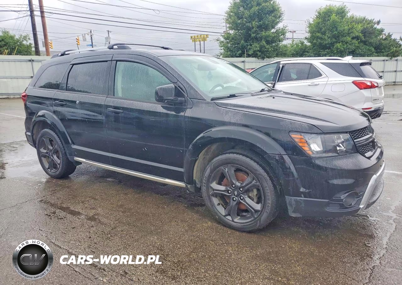 2019 Dodge Journey Crossroad VIN:3C4PDCGB4KT731676 - 4