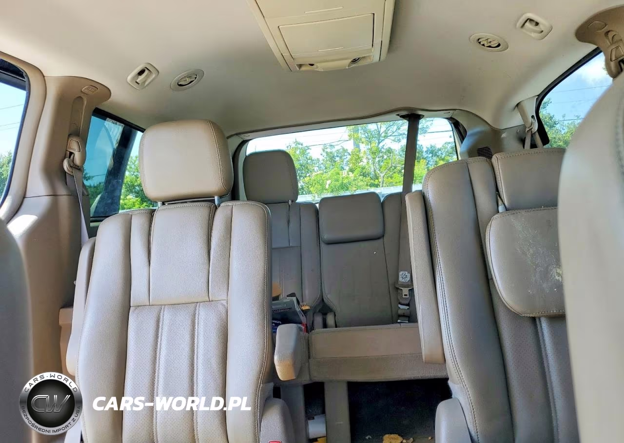 2012 Chrysler Town & Country Touring VIN:2C4RC1BG8CR362859 - 10