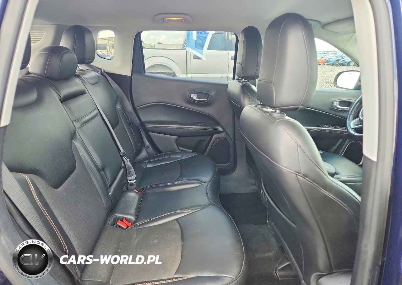 2019 Jeep Compass Latitude VIN:3C4NJDBB9KT664988 - 10