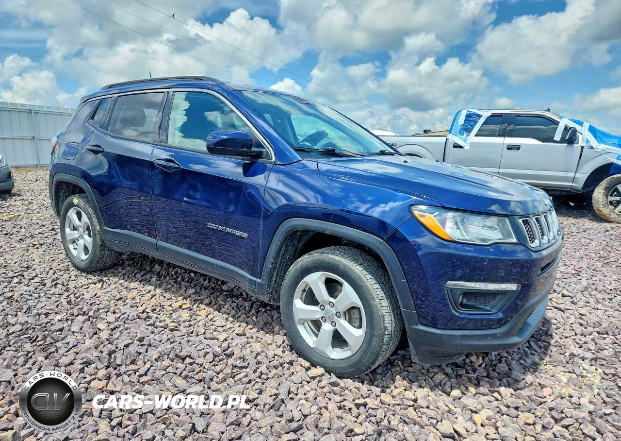 2019 Jeep Compass Latitude VIN:3C4NJDBB9KT664988 - 4