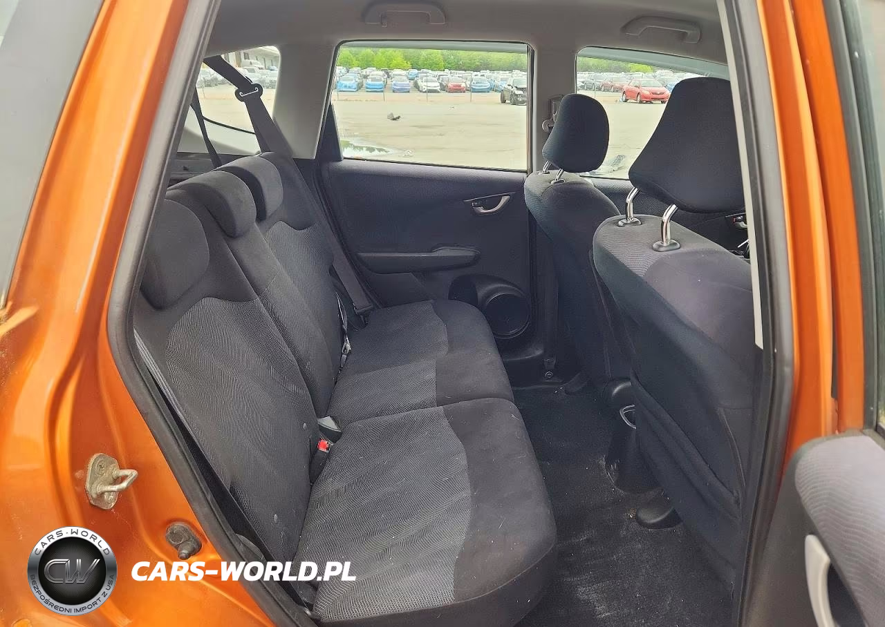 2010 Honda Fit Sport VIN:JHMGE8H47AS003939 - 10