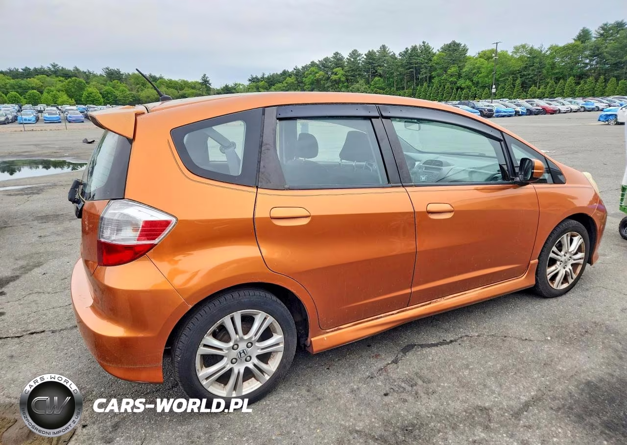 2010 Honda Fit Sport VIN:JHMGE8H47AS003939 - 3