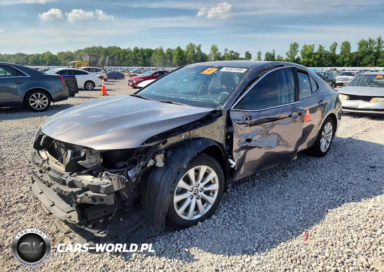 2018 Toyota Camry Le – zdjęcie 1 z 12