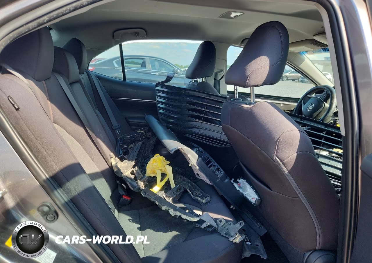 2018 Toyota Camry Le VIN:4T1B11HK6JU052577 - 10