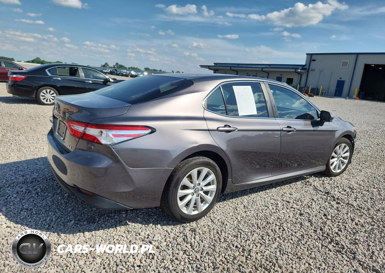 2018 Toyota Camry Le VIN:4T1B11HK6JU052577 - 3