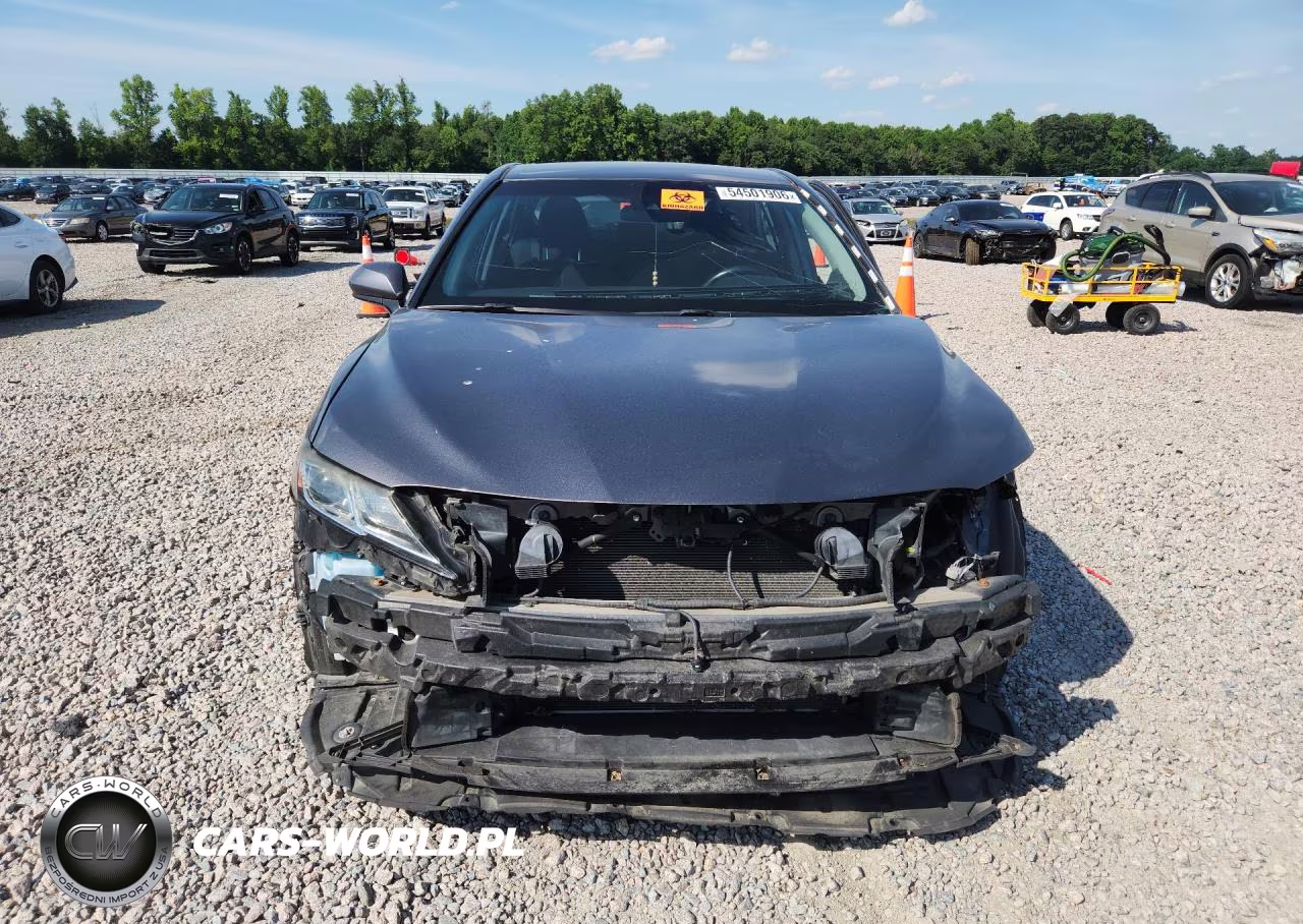 2018 Toyota Camry Le VIN:4T1B11HK6JU052577 - 5