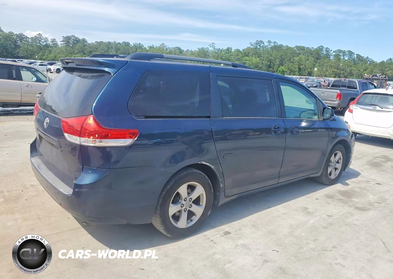 2011 Toyota Sienna Le VIN:5TDKK3DCXBS025139 - 3