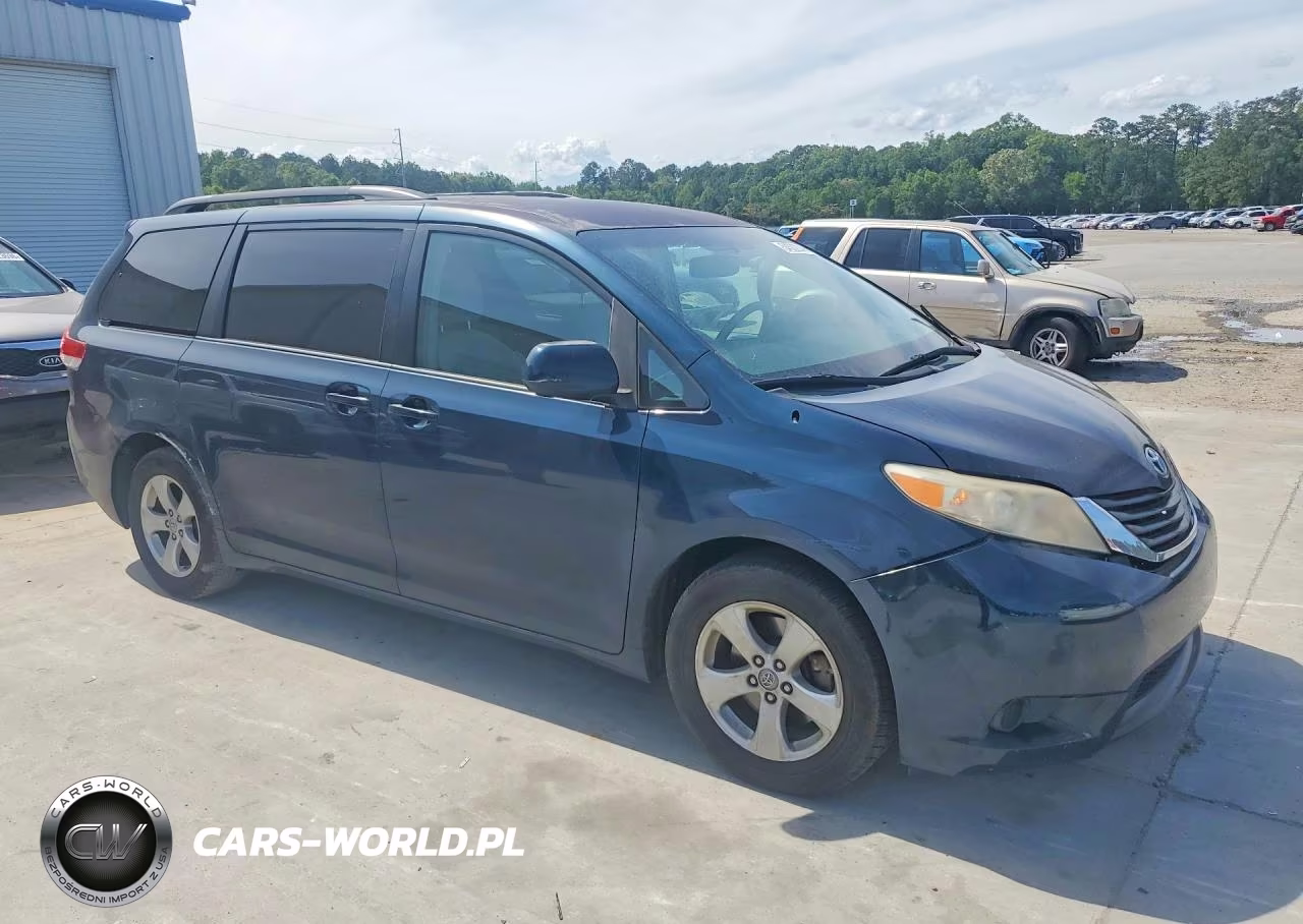 2011 Toyota Sienna Le VIN:5TDKK3DCXBS025139 - 4