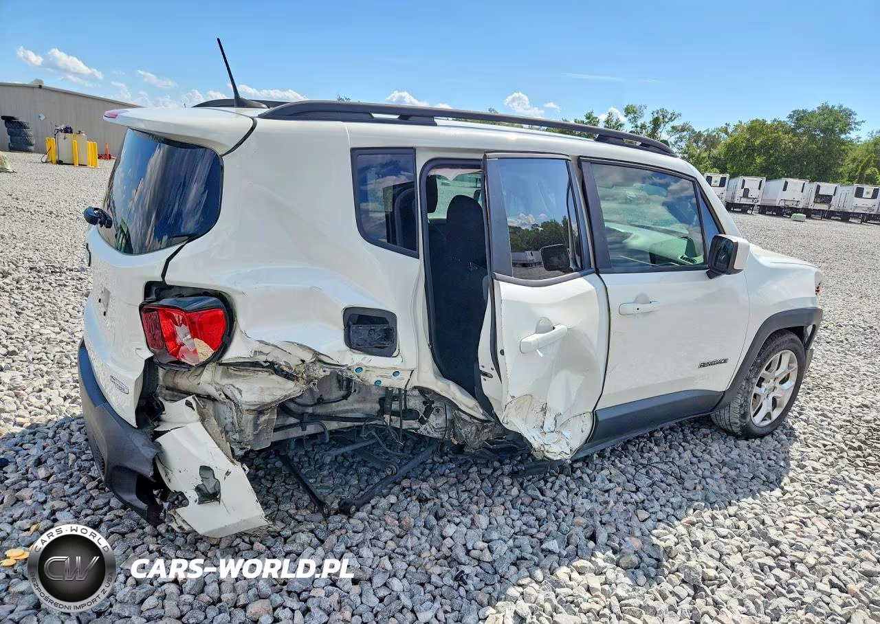 2018 Jeep Renegade Latitude VIN:ZACCJABB7JPG80604 - 3