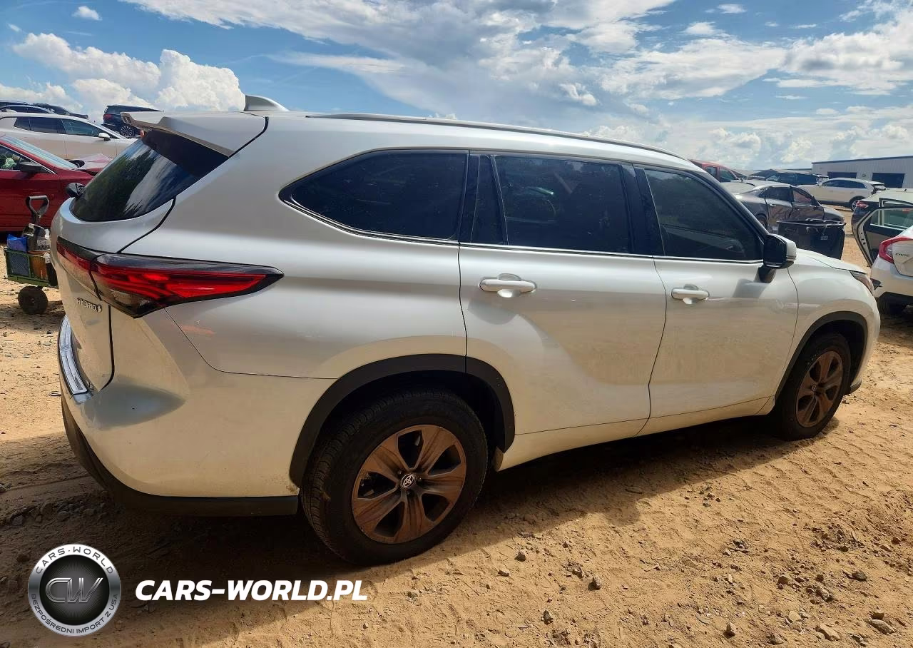 2022 Toyota Highlander Hybrid Bronze Edition VIN:5TDAARAH4NS513069 - 3