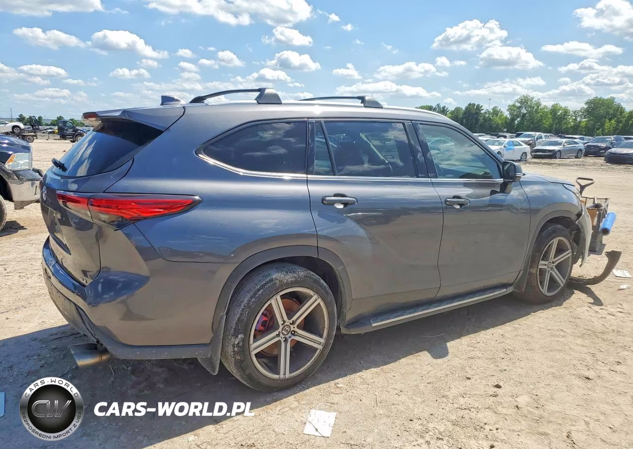 2022 Toyota Highlander Xle VIN:5TDGZRAH9NS135947 - 3