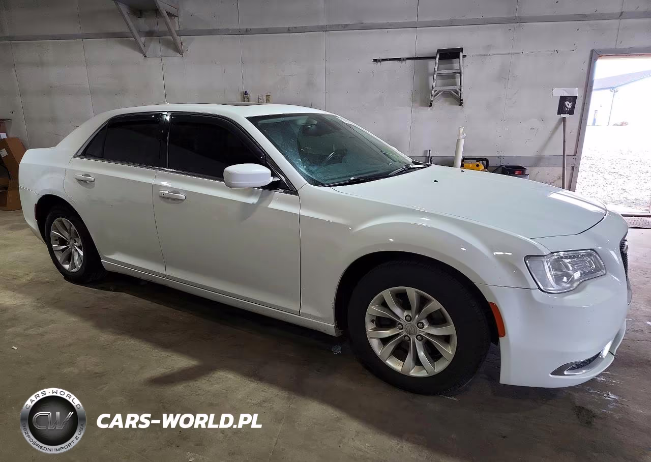 2016 Chrysler 300 Limited VIN:2C3CCAAG1GH211885 - 4