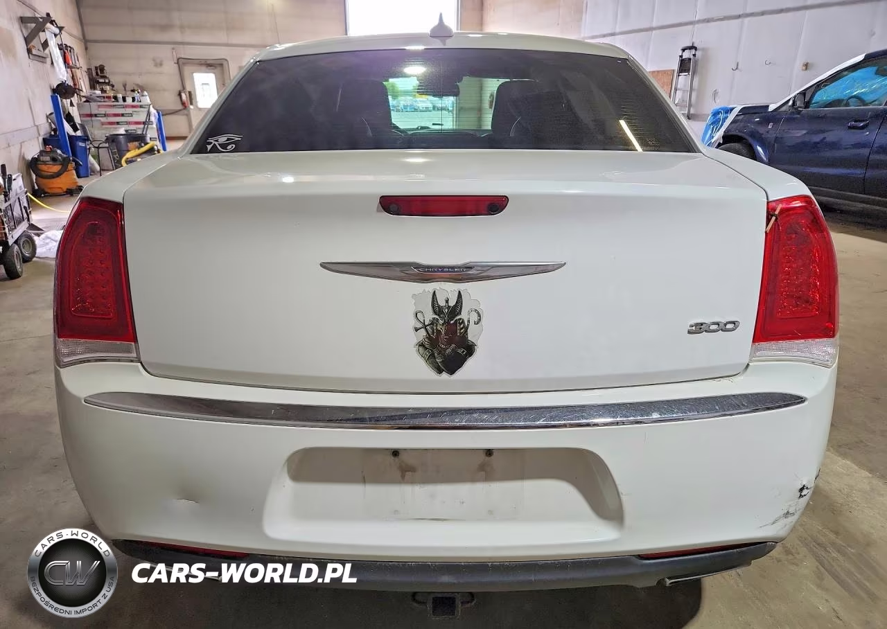 2016 Chrysler 300 Limited VIN:2C3CCAAG1GH211885 - 6