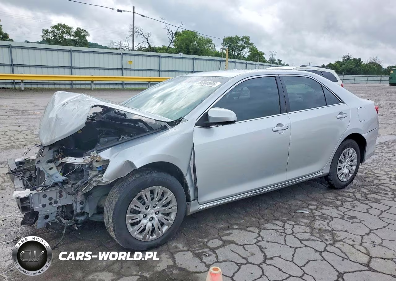 2014 Toyota Camry Le – zdjęcie 1 z 13