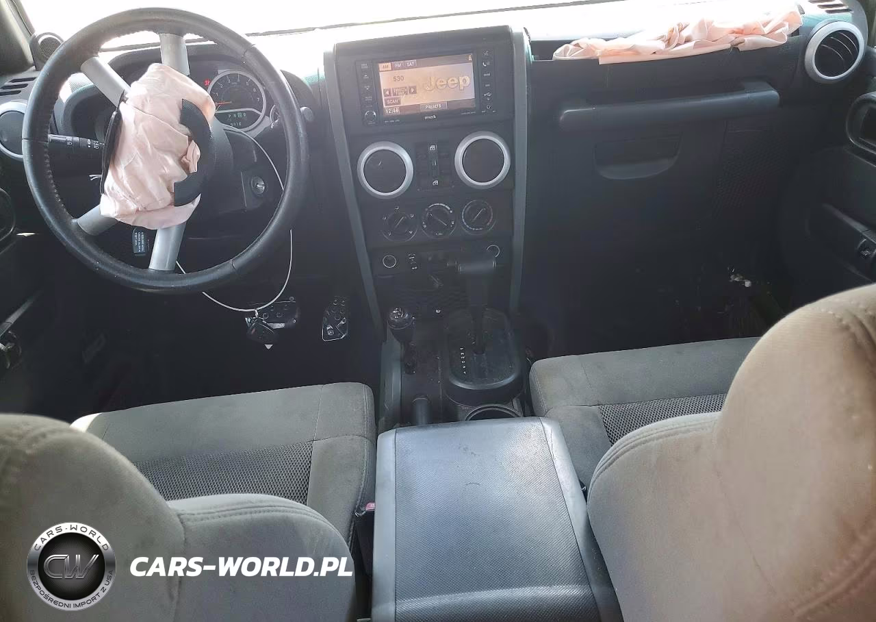 2009 Jeep Wrangler Unlimited Sahara VIN:1J4GA59119L717033 - 8