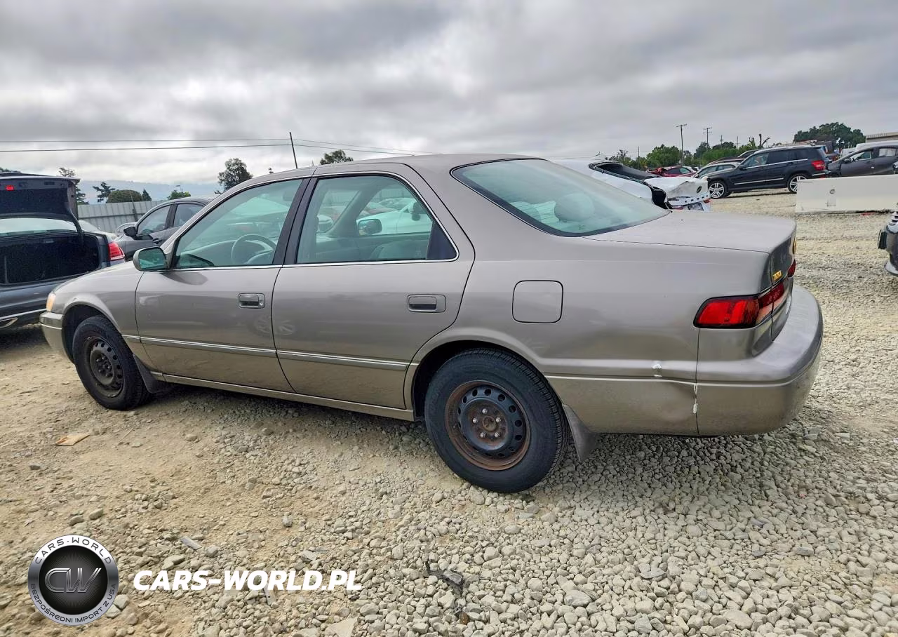 1999 Toyota Camry Le VIN:4T1BG22K5XU528985 - 2