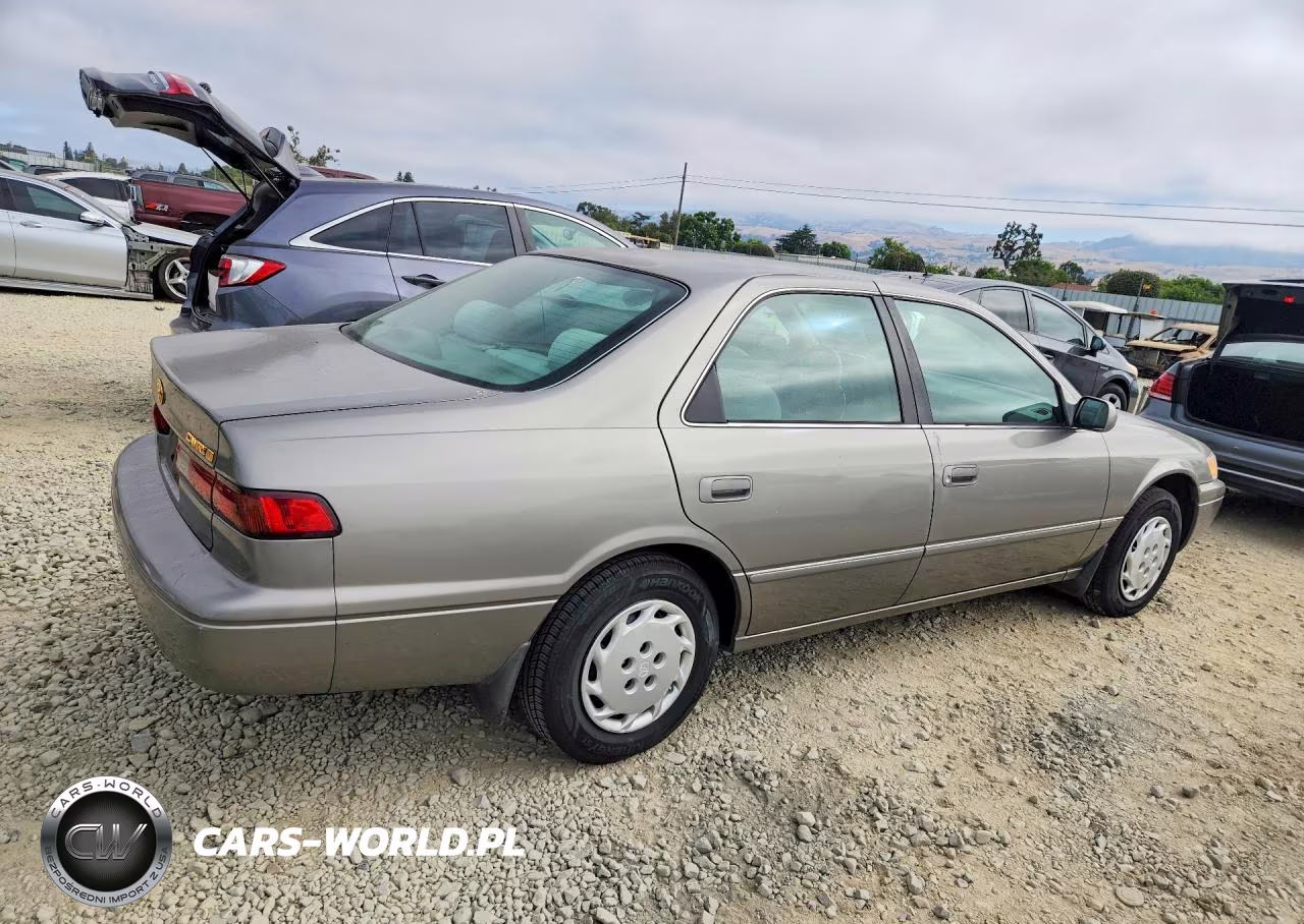 1999 Toyota Camry Le VIN:4T1BG22K5XU528985 - 3