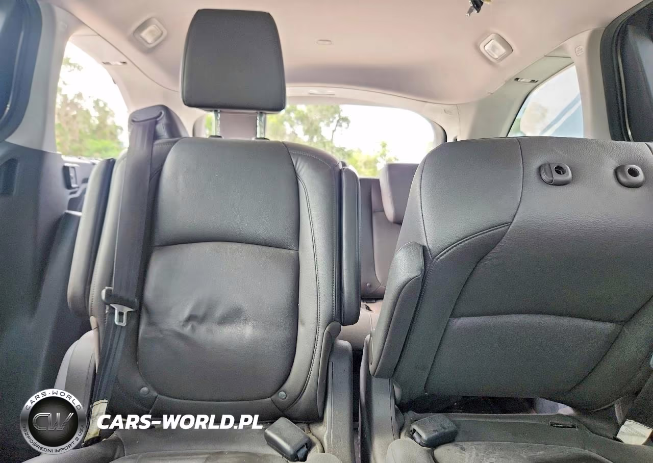 2018 Honda Odyssey Touring VIN:5FNRL6H80JB035085 - 10