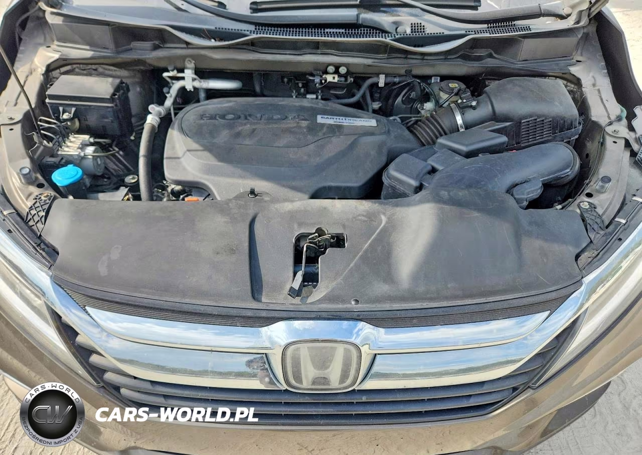 2018 Honda Odyssey Touring VIN:5FNRL6H80JB035085 - 12